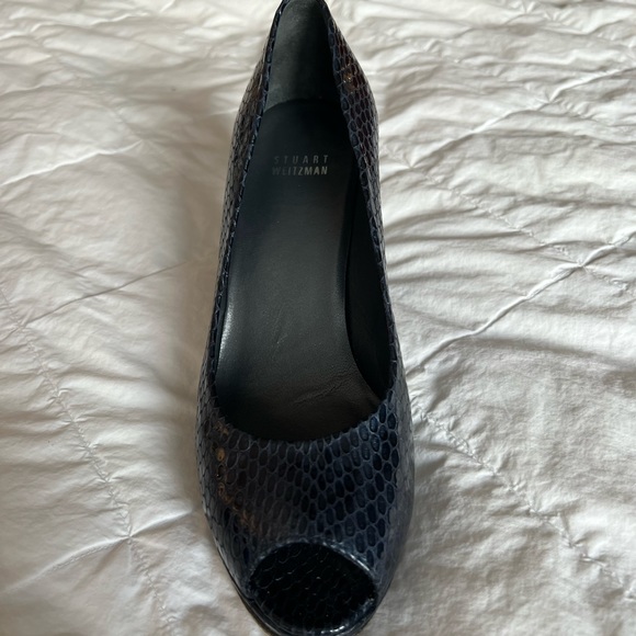 STUART WEITZMAN Plainfield Open Toe Navy Sea Crystal Snake Pumps - Picture 7 of 11